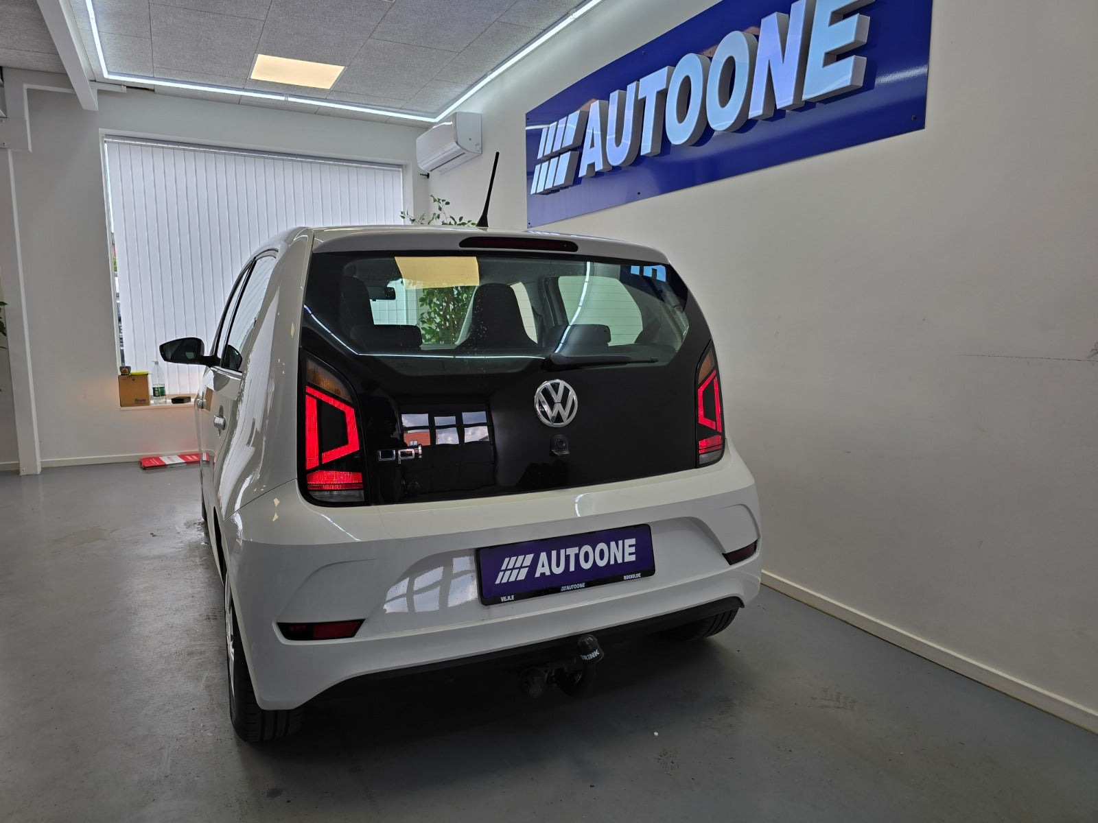 Hvid VW UP! fra 2019
