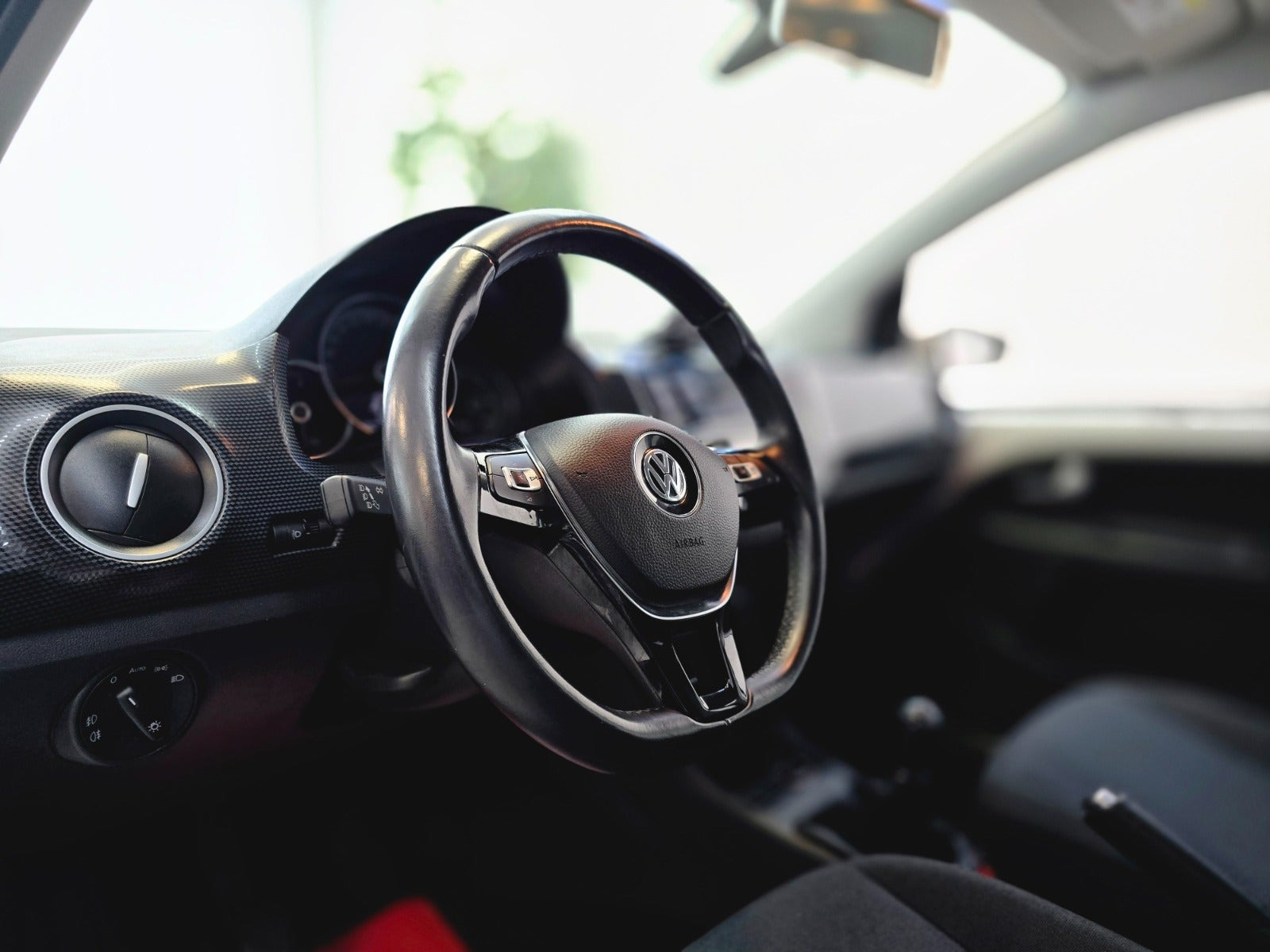 Hvid VW UP! fra 2019