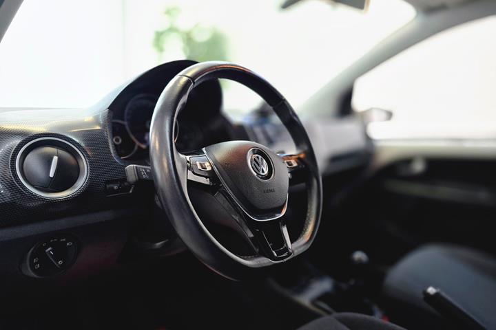 Hvid VW UP! fra 2019