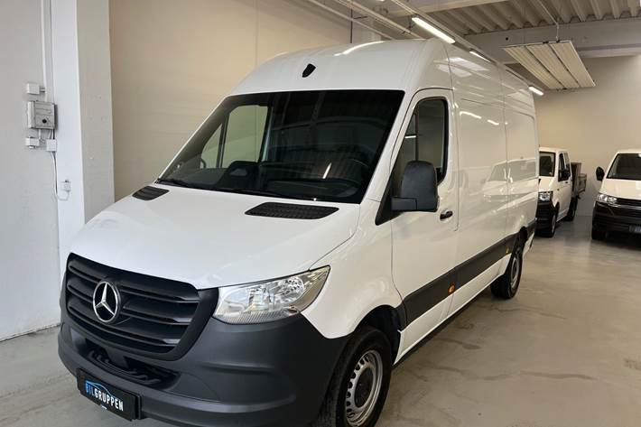 Hvid Mercedes Sprinter 317 fra 2024