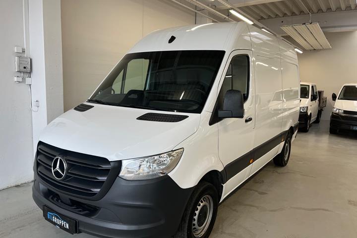 Hvid Mercedes Sprinter 317 fra 2024