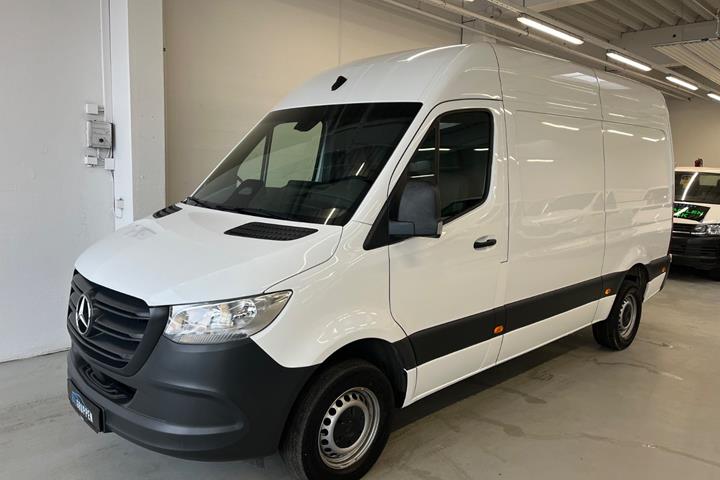 Hvid Mercedes Sprinter 317 fra 2024