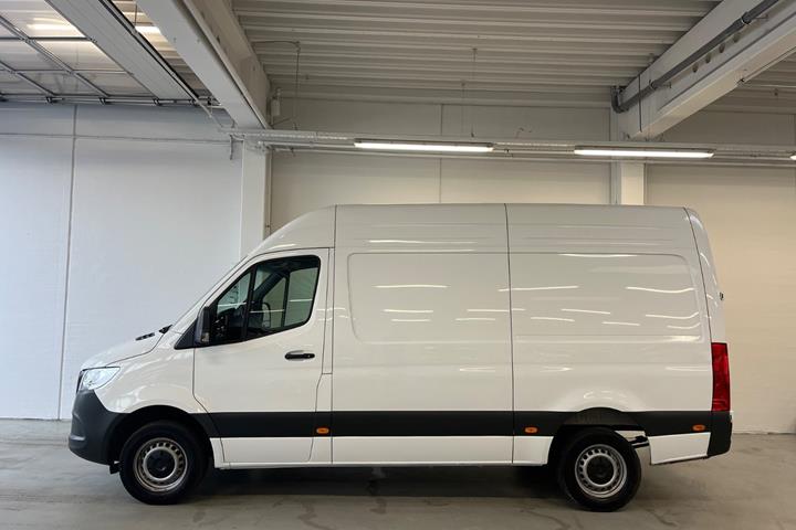 Hvid Mercedes Sprinter 317 fra 2024