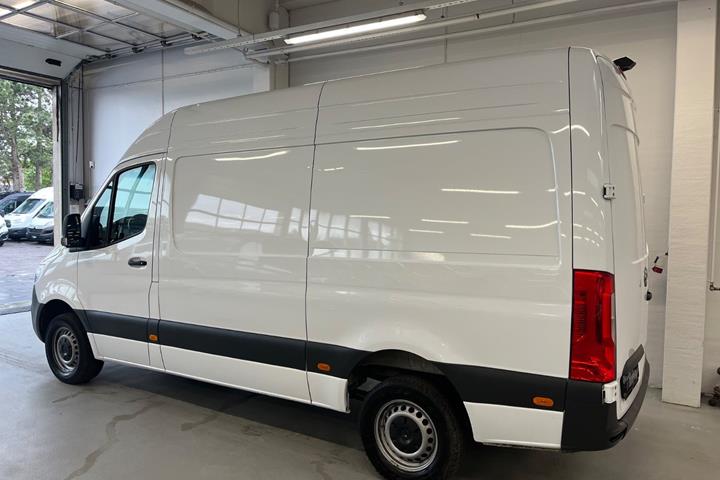 Hvid Mercedes Sprinter 317 fra 2024
