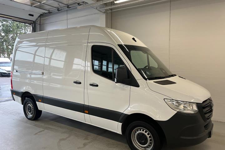 Hvid Mercedes Sprinter 317 fra 2024