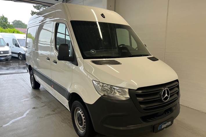 Hvid Mercedes Sprinter 317 fra 2024