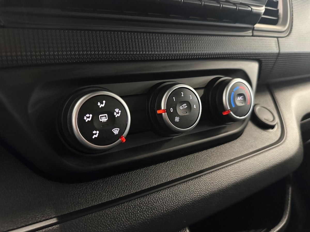 Hvid Renault Trafic fra 2025