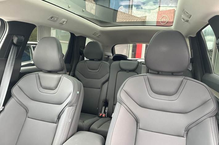 Sølv Volvo EX90 fra 2025