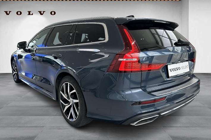 Blå Volvo V60 fra 2022
