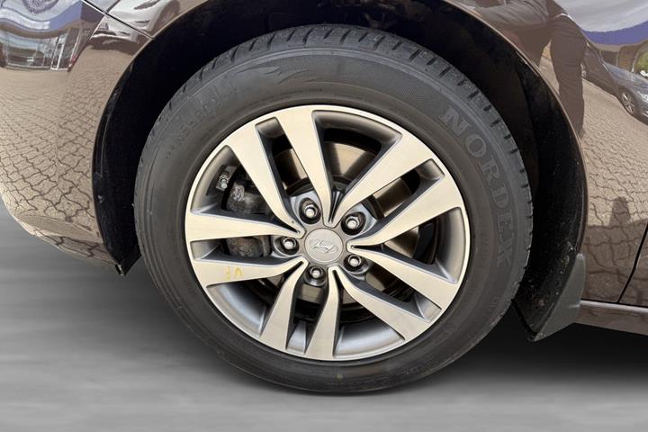 Brun Hyundai i30 fra 2017