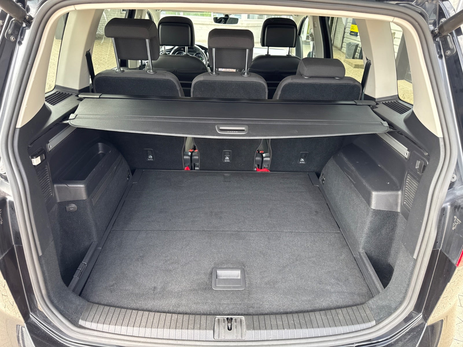 Sort VW Touran fra 2020