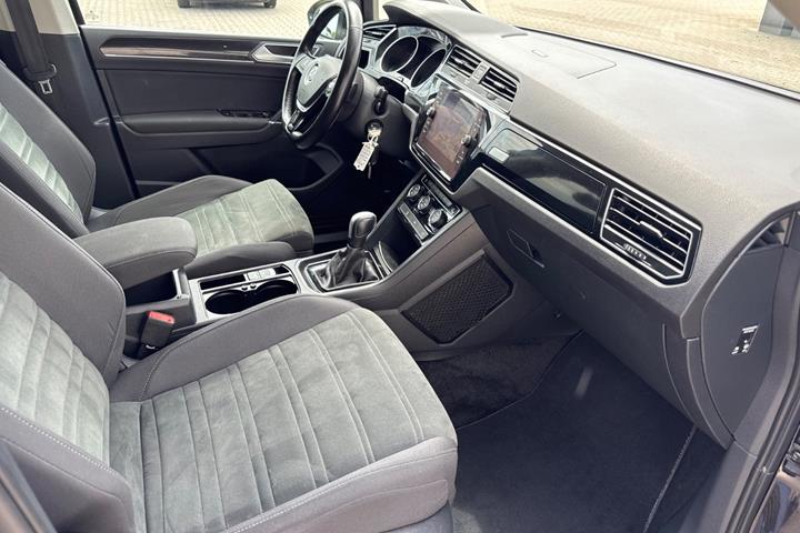 Sort VW Touran fra 2020
