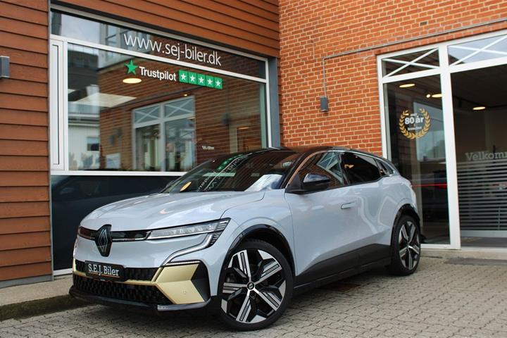 Grå Renault Megane E-Tech fra 2023 set udefra