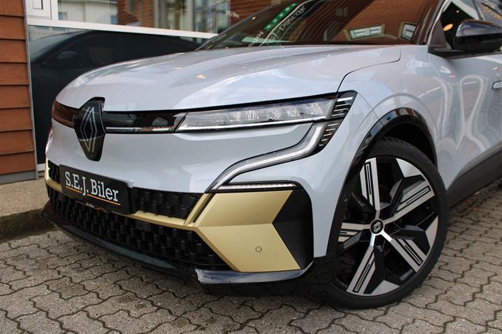 Grå Renault Megane E-Tech fra 2023