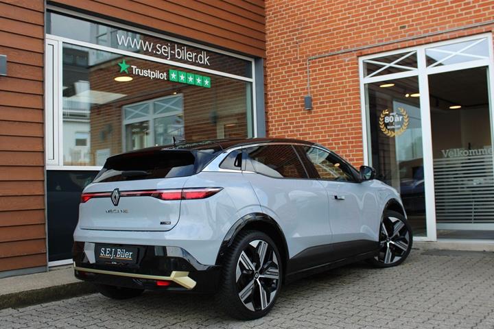 Grå Renault Megane E-Tech fra 2023
