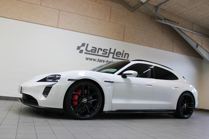 Hvid Porsche Taycan GTS fra 2023