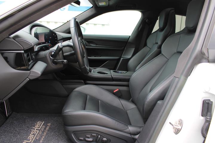 Hvid Porsche Taycan GTS fra 2023