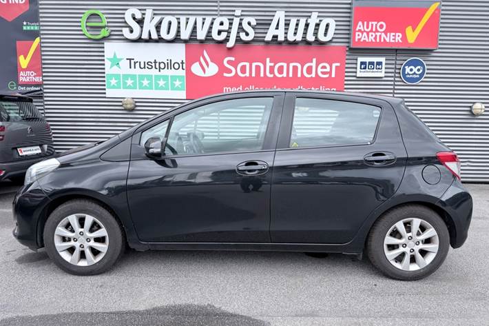 Sort Toyota Yaris fra 2011