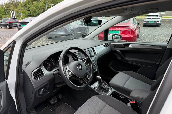 Hvid VW Golf Sportsvan fra 2017