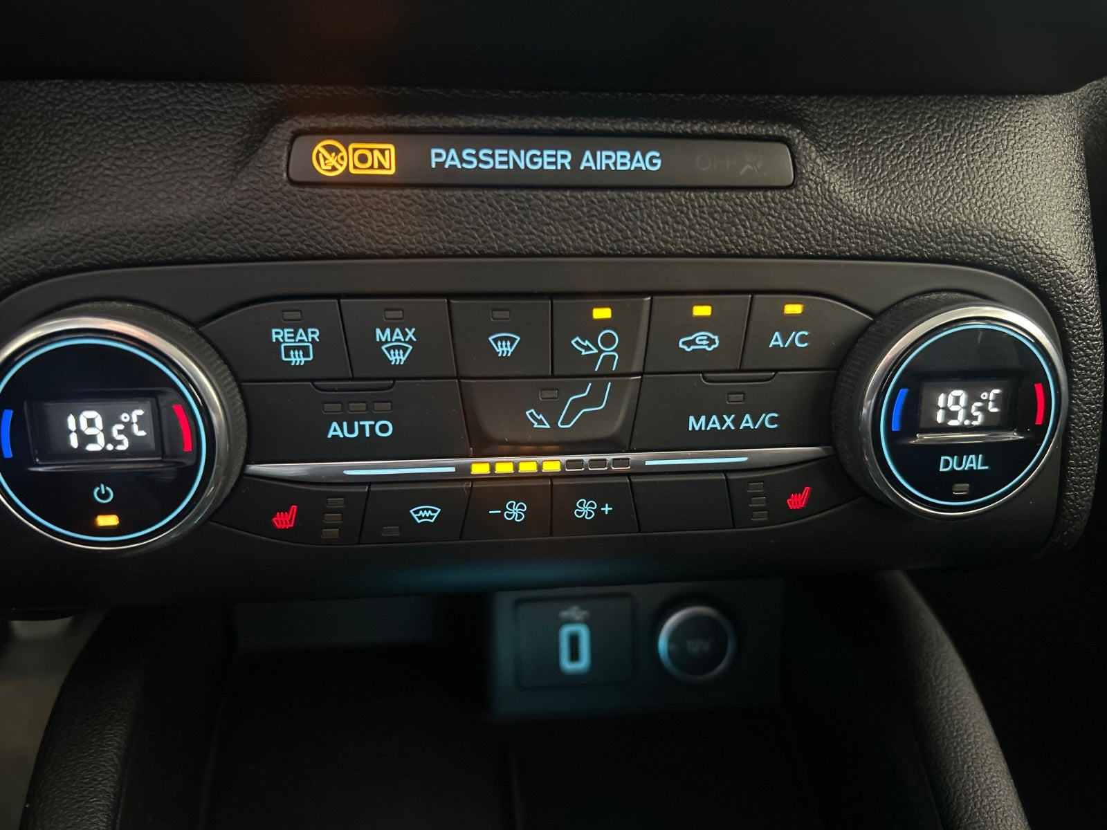 Grå Ford Focus fra 2019