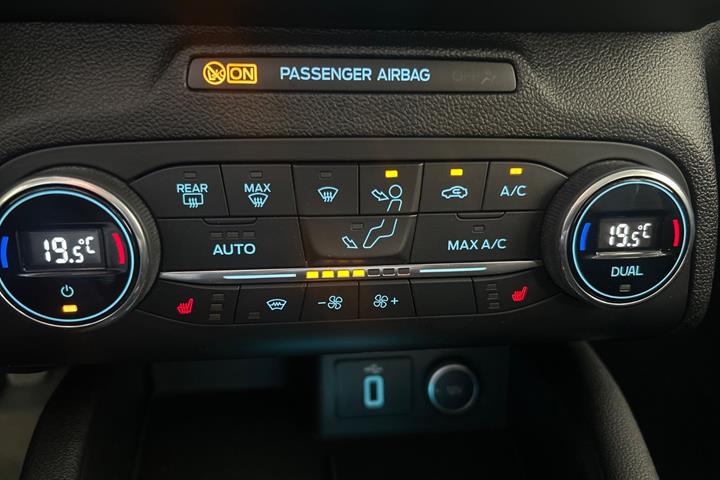 Grå Ford Focus fra 2019