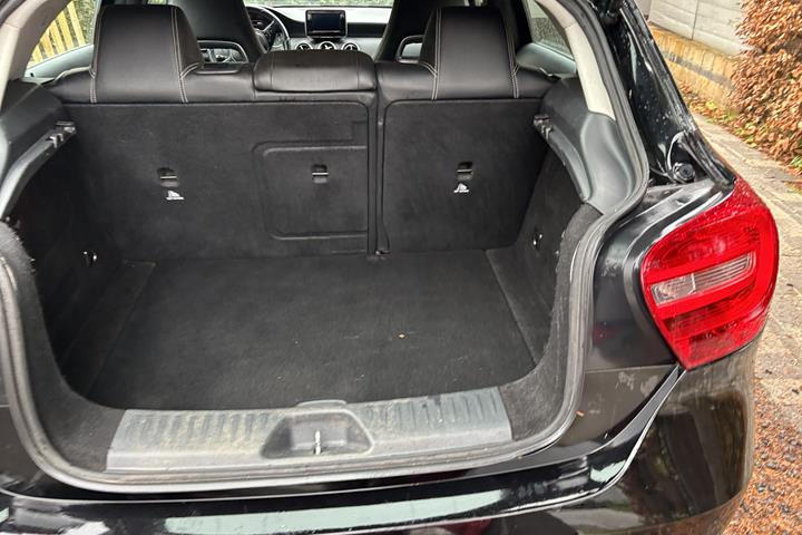 Sort Mercedes A-Klasse fra 2014