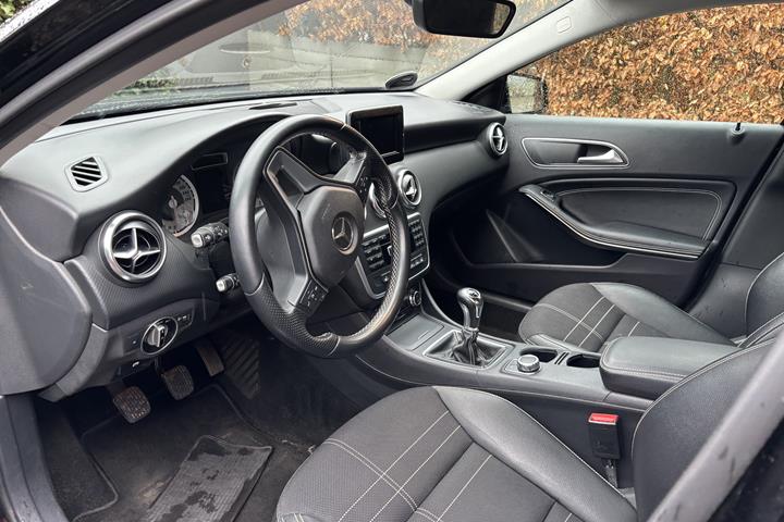 Sort Mercedes A-Klasse fra 2014