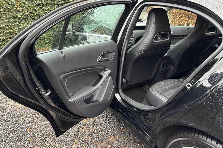 Sort Mercedes A-Klasse fra 2014