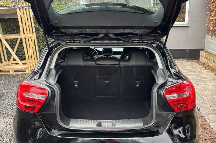 Sort Mercedes A-Klasse fra 2014
