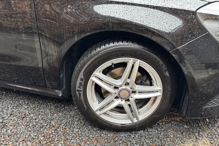 Sort Mercedes A-Klasse fra 2014