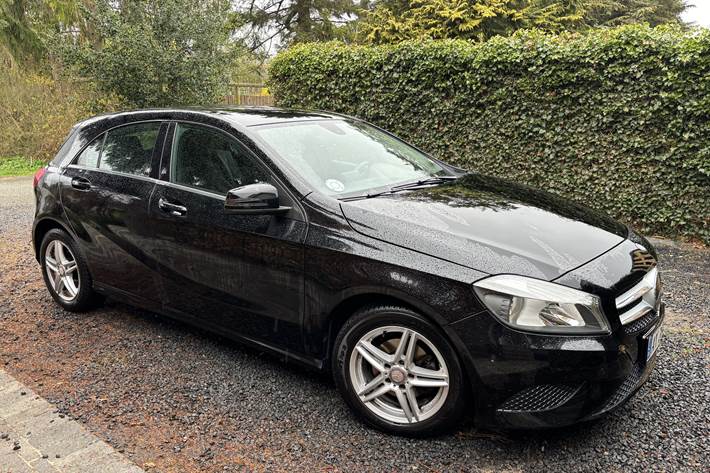 Sort Mercedes A-Klasse fra 2014