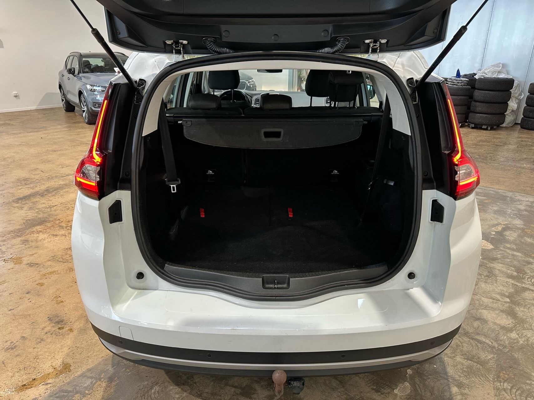 Hvid Renault Grand Scénic fra 2019