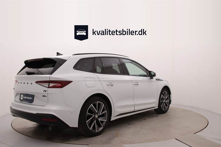 Hvid Skoda Enyaq fra 2022