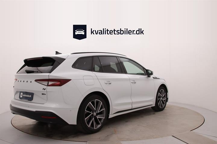 Hvid Skoda Enyaq fra 2022