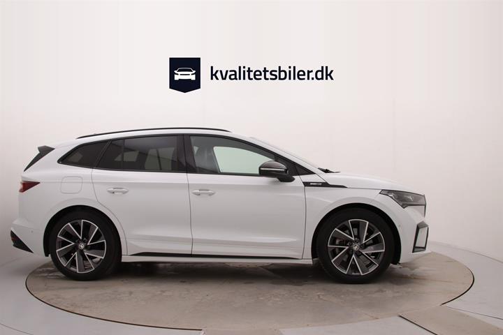 Hvid Skoda Enyaq fra 2022