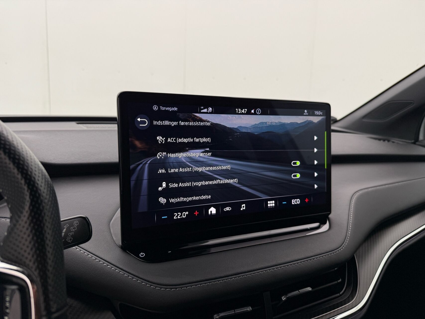 Hvid Skoda Enyaq fra 2022