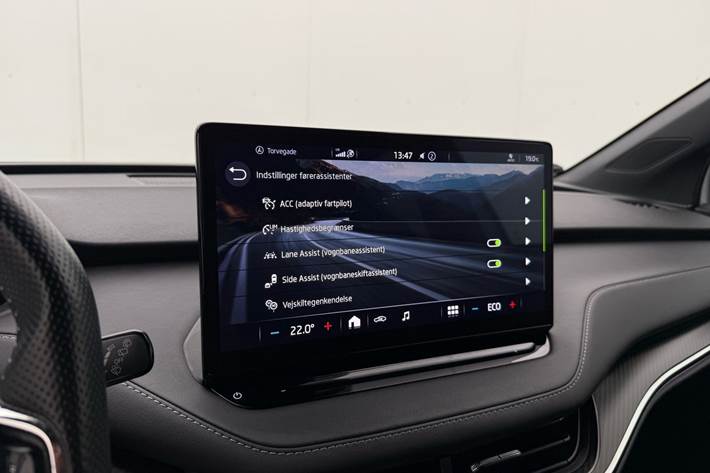 Hvid Skoda Enyaq fra 2022