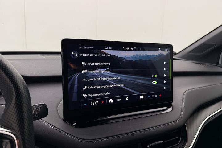 Hvid Skoda Enyaq fra 2022