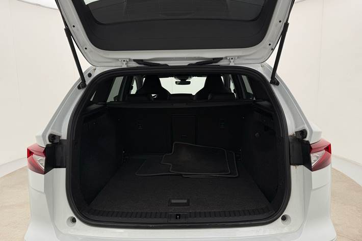 Hvid Skoda Enyaq fra 2022