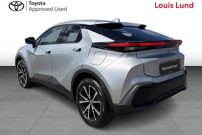 Sølv Toyota C-HR fra 2025