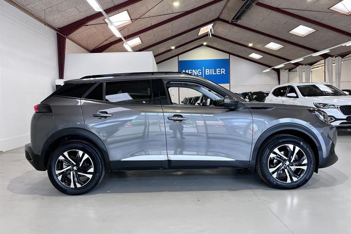 Grå Peugeot 2008 fra 2021