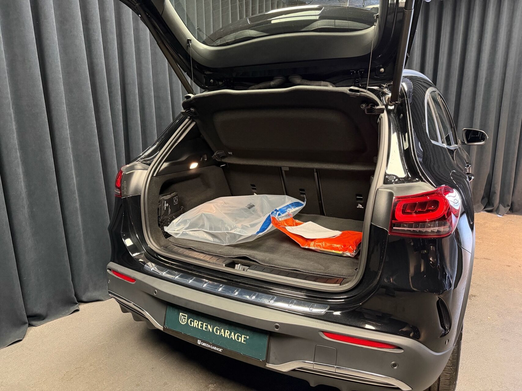 Sort Mercedes EQA 250 fra 2023