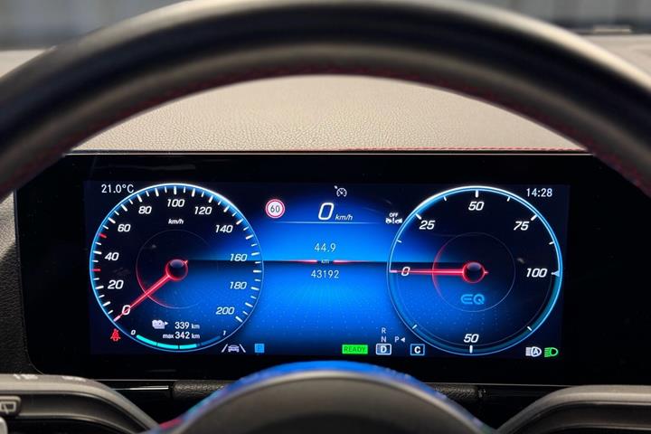 Sort Mercedes EQA 250 fra 2023