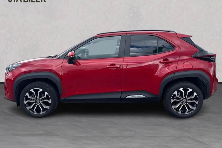 Rød Toyota Yaris Cross fra 2023