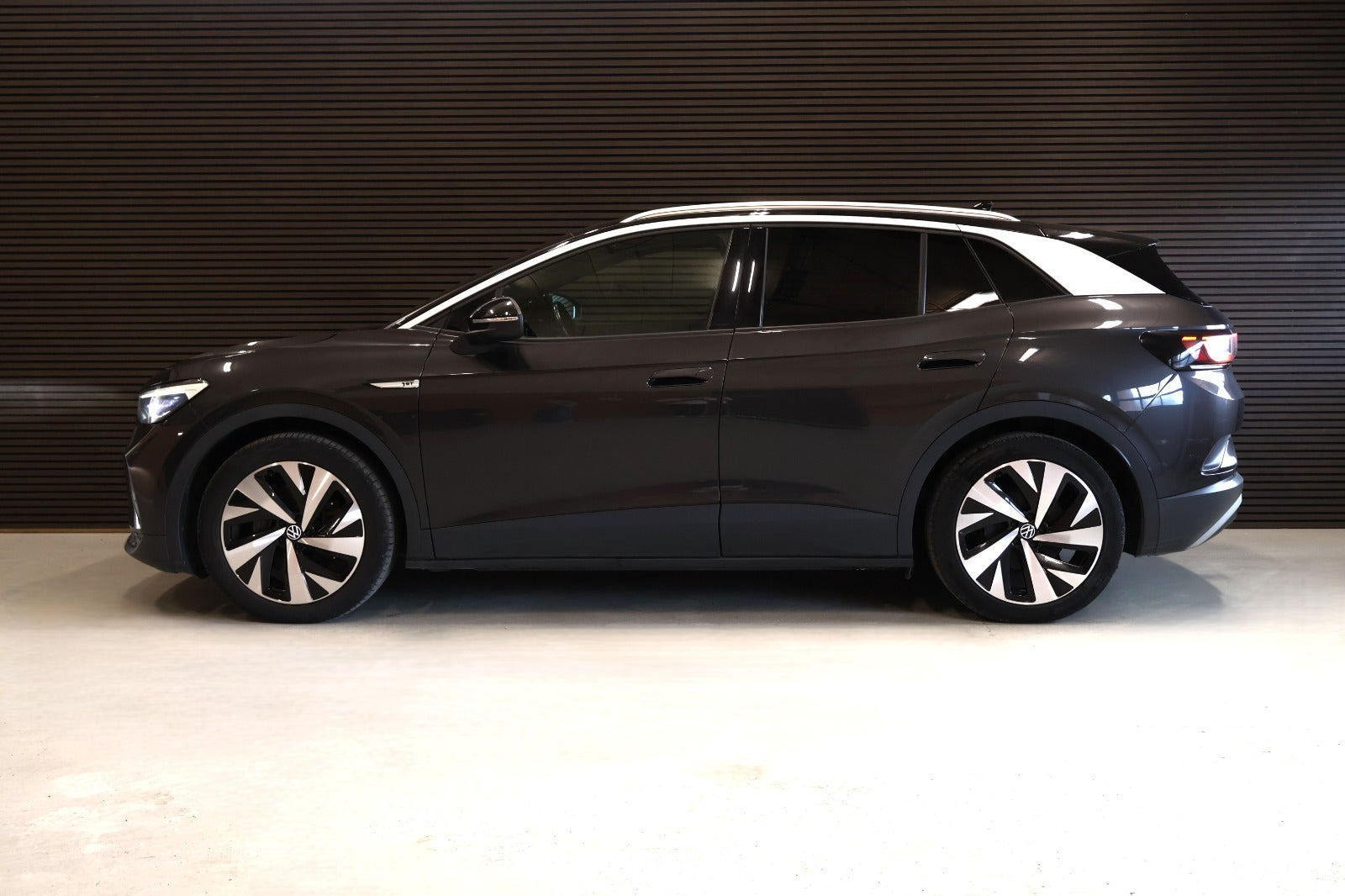 Grå VW ID.4 fra 2021