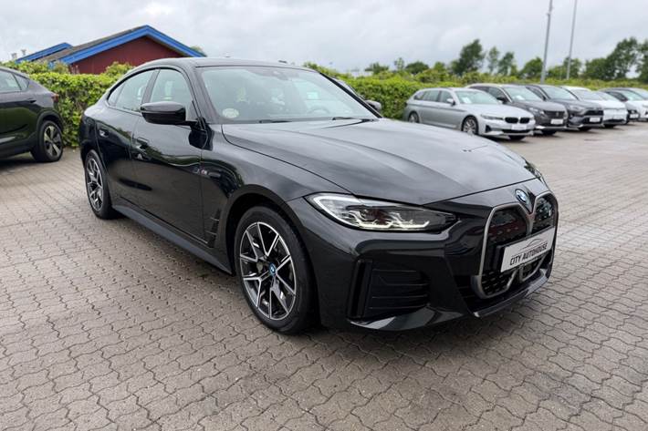 Sort BMW i4 fra 2023
