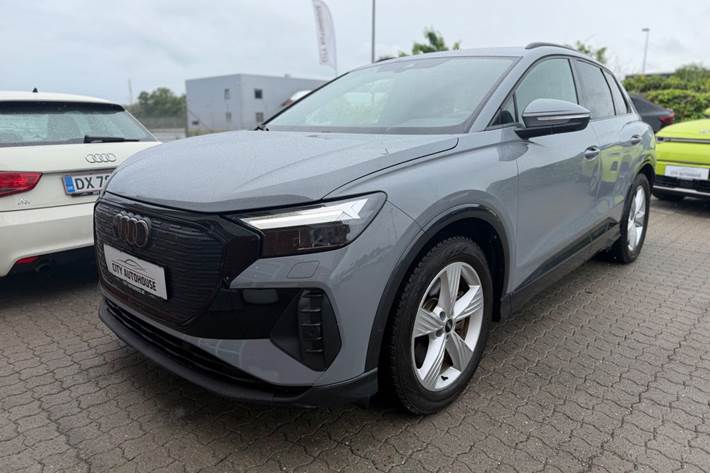 Grå Audi Q4 e-tron fra 2023