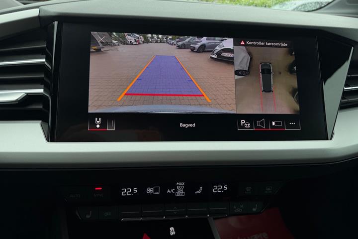 Grå Audi Q4 e-tron fra 2023