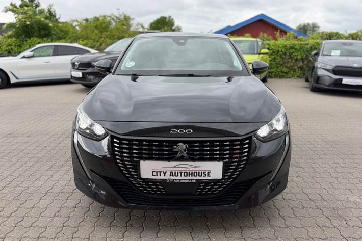Sort Peugeot 208 fra 2023