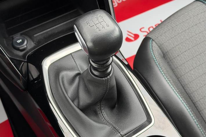 Sort Peugeot 208 fra 2023